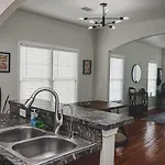 Walkable! Mins From Stadium, Gwcc, Aquarium