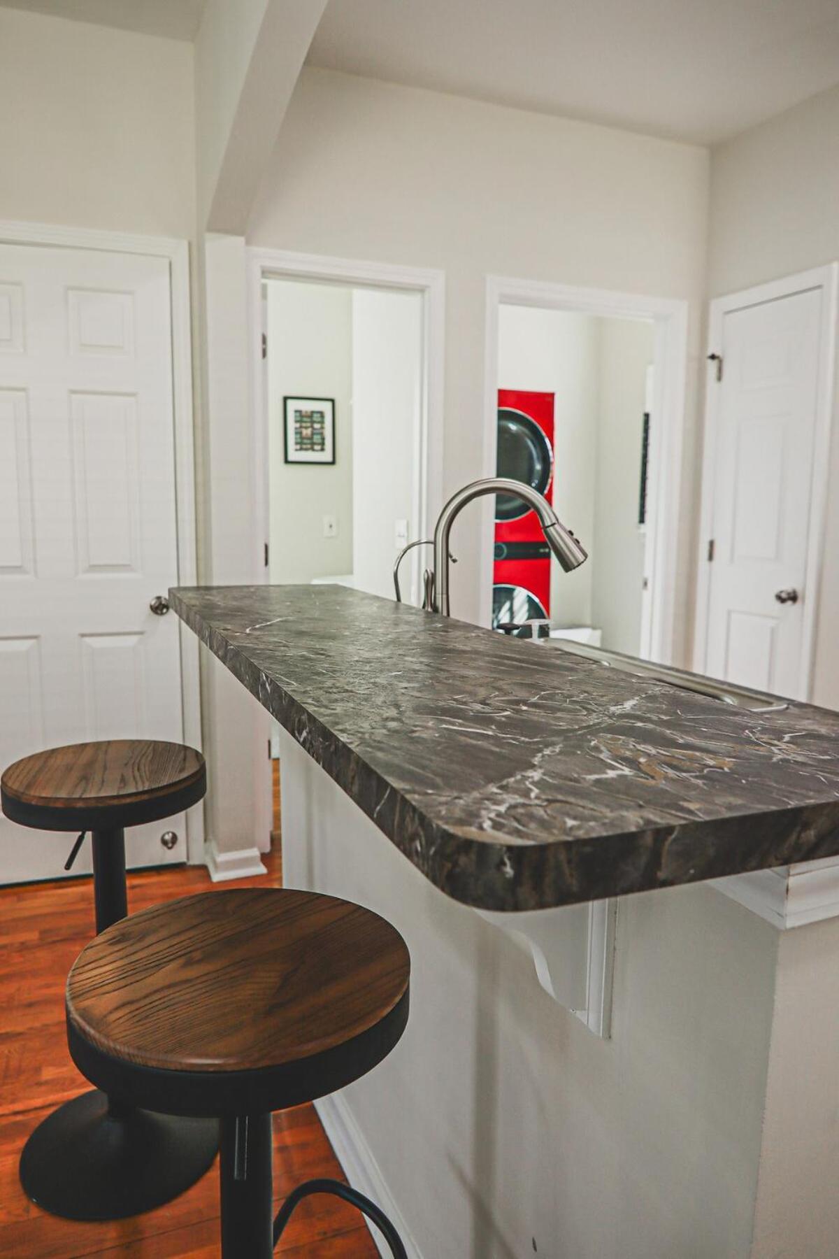 Walkable! Mins From Stadium, Gwcc, Aquarium